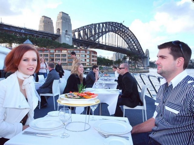 Вечерний развлекательный круиз в Сиднее с ужином