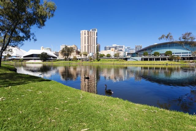 Аделаида является пятым по величине городом Австралии и столицей штате Южная Австралия