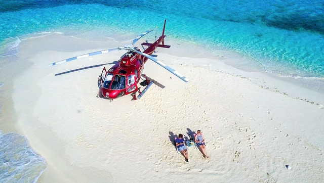 Полет на вертолете над Большом Барьерным рифом из Кэрнса